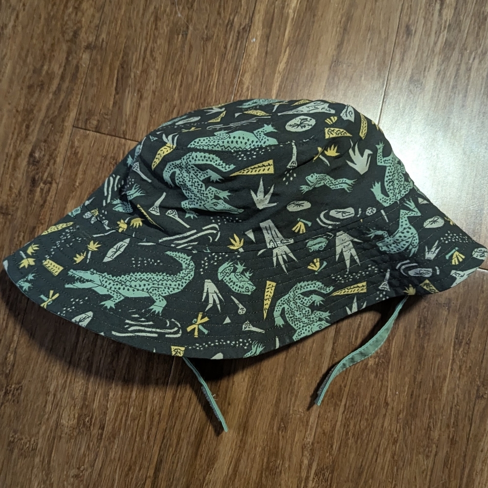 Patagonia Baby Sun Bucket Hat 18-24mo reversible green alligator print